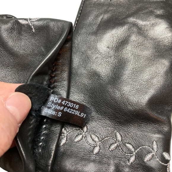 gloves 6-7 black leather WILSONS silver accent embroidery - Picture 6 of 6